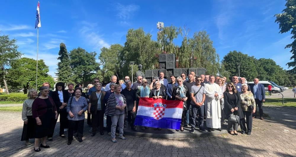Povodom Dana državnosti i Dana branitelja grada Zagreba odana počast u ratu poginulim Sesvećanima